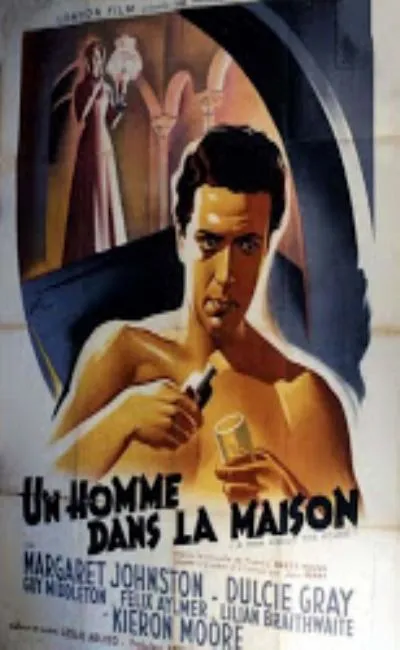 Un homme dans la maison