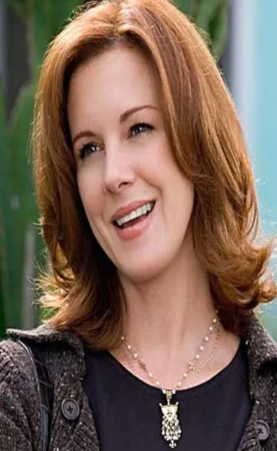 Elizabeth Perkins