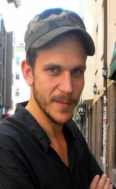 Gustaf Skarsgard